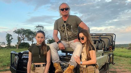 Robert Geiss mit seinen Töchtern Davina und Shania - Foto: RTLzwei
