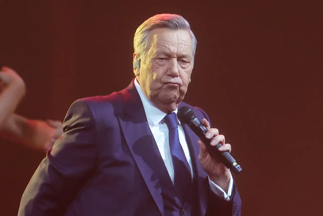 Roland Kaiser auf der Bühne.