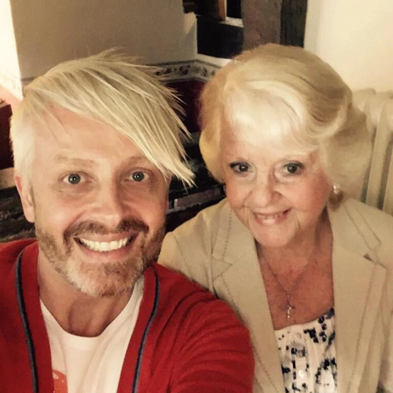 Ross Antony steht seiner Mutter bei Ross Antony steht seiner Mutter bei - Foto: Facebook/Ross Antony