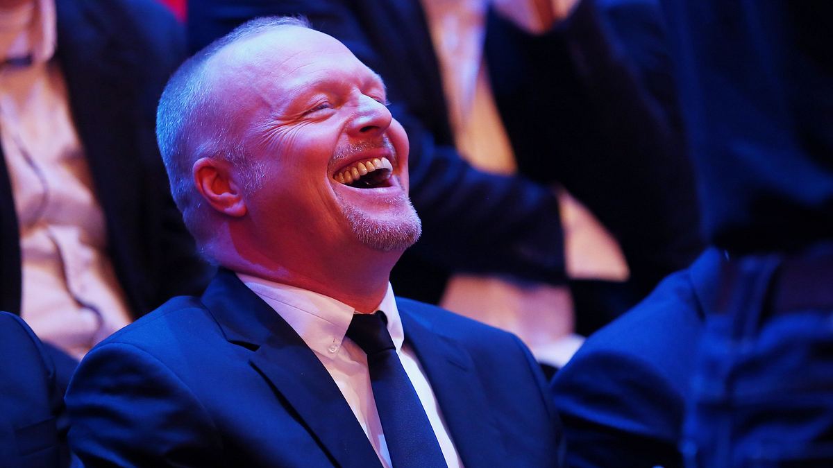 Stefan Raab lacht