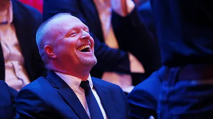 Stefan Raab lacht