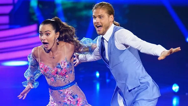 Rúrik Gíslason und Renata Lusin