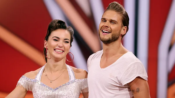 Rúrik Gíslason und Renata Lusin