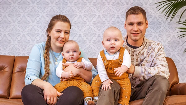 Sarafina und Peter Wollny mit den Zwillingen