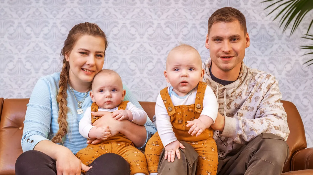 Sarafina und Peter Wollny mit den Zwillingen Sarafina und Peter Wollny mit den Zwillingen - Foto: RTLzwei
