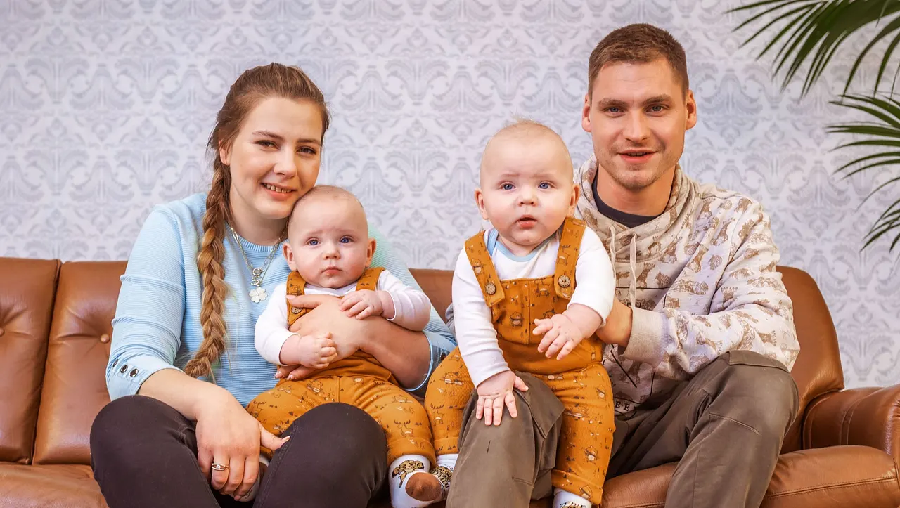 Sarafina und Peter Wollny mit den Zwillingen Sarafina und Peter Wollny mit den Zwillingen - Foto: RTLzwei