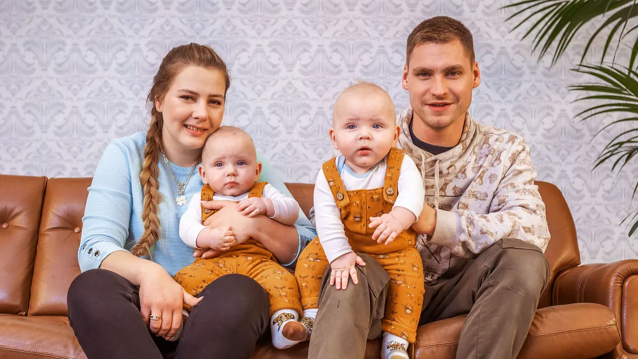 Sarafina und Peter Wollny mit den Zwillingen Sarafina und Peter Wollny mit den Zwillingen - Foto: RTLzwei