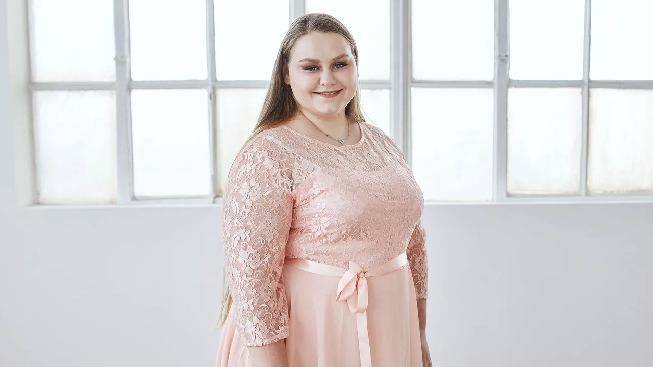 Sarah-Jane Wollny plant Schönheits-OP Sarah-Jane Wollny früher - Foto: RTLZWEI