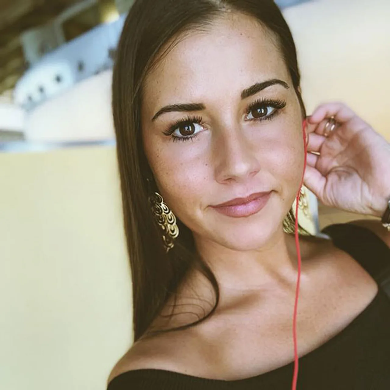 Sarah Lombardi: Die Haare sind ab! Sarah Lombardi: Die Haare sind ab! - Foto: Facebook/ Sarah Lombardi