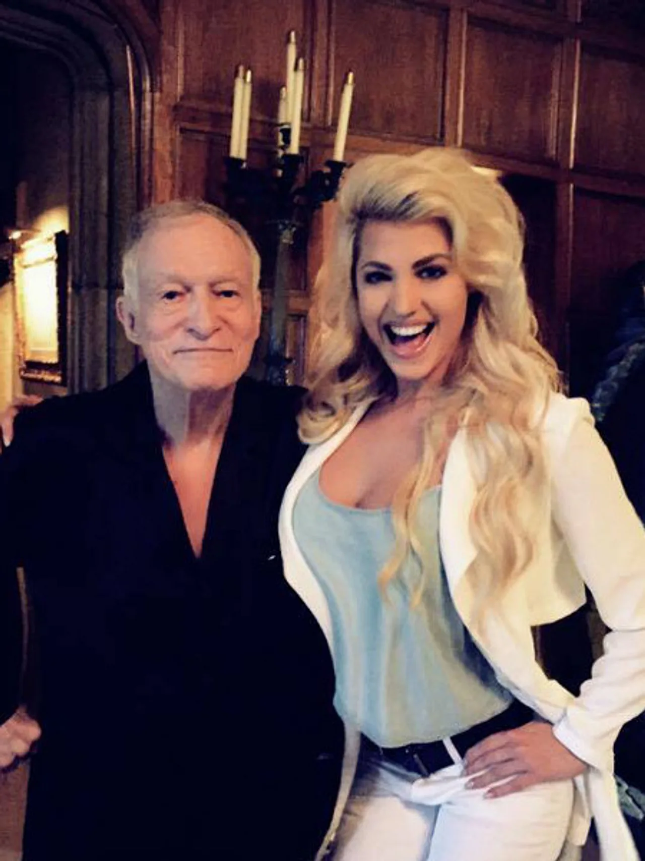 Sarah Nowak zu Besuch bei Hugh Hefner Sarah Nowak zu Besuch bei Hugh Hefner - Foto: Facebook/ Sarah Nowak