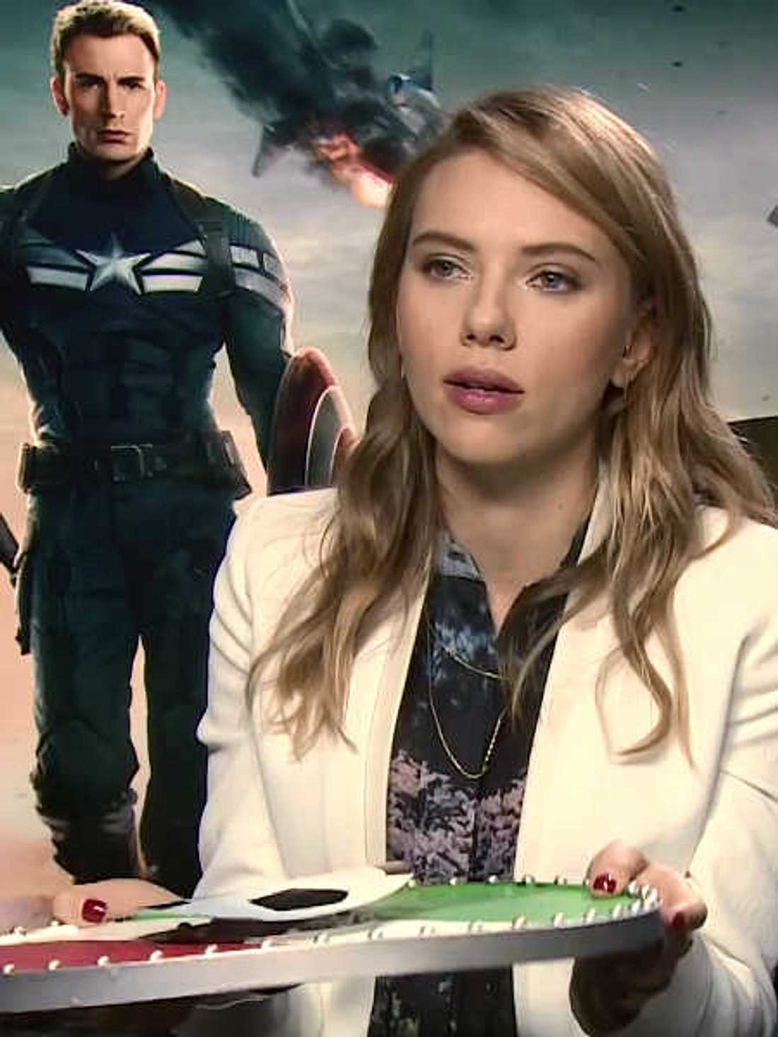 Scarlett Johansson bekam von Daniele Rizzo sein &quot;Superhelden-Schild&quot;.