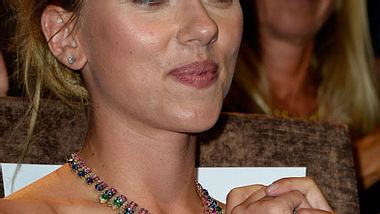 Scarlett Johansson zeigt ihren Verlobungsring - Foto: GettyImages