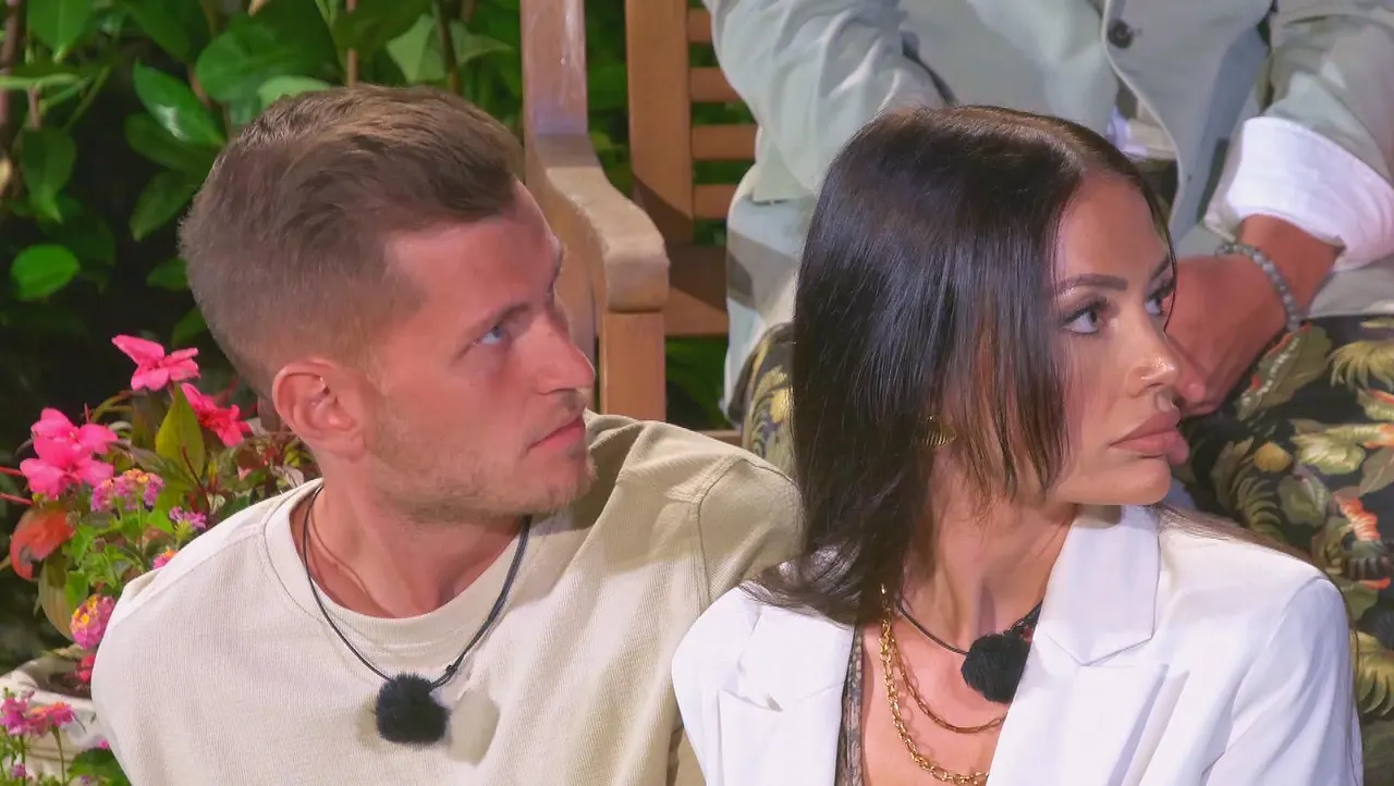 Schockiert! Vanessa Brahimi & Richard Sternberg werden heftig angegangen Schockiert! Vanessa Brahimi & Richard Sternberg werden heftig angegangen - Foto: RTL