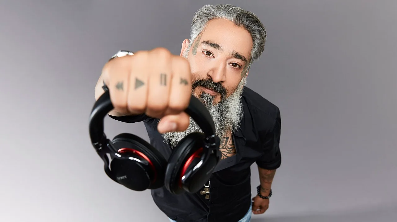 Senay Gueler ist DJ Senay Gueler ist DJ - Foto: SAT.1/Marc Rehbeck