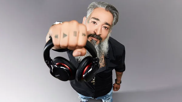 Senay Gueler ist DJ