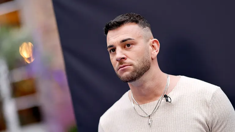 Serkan Yavuz mit ernstem Blick