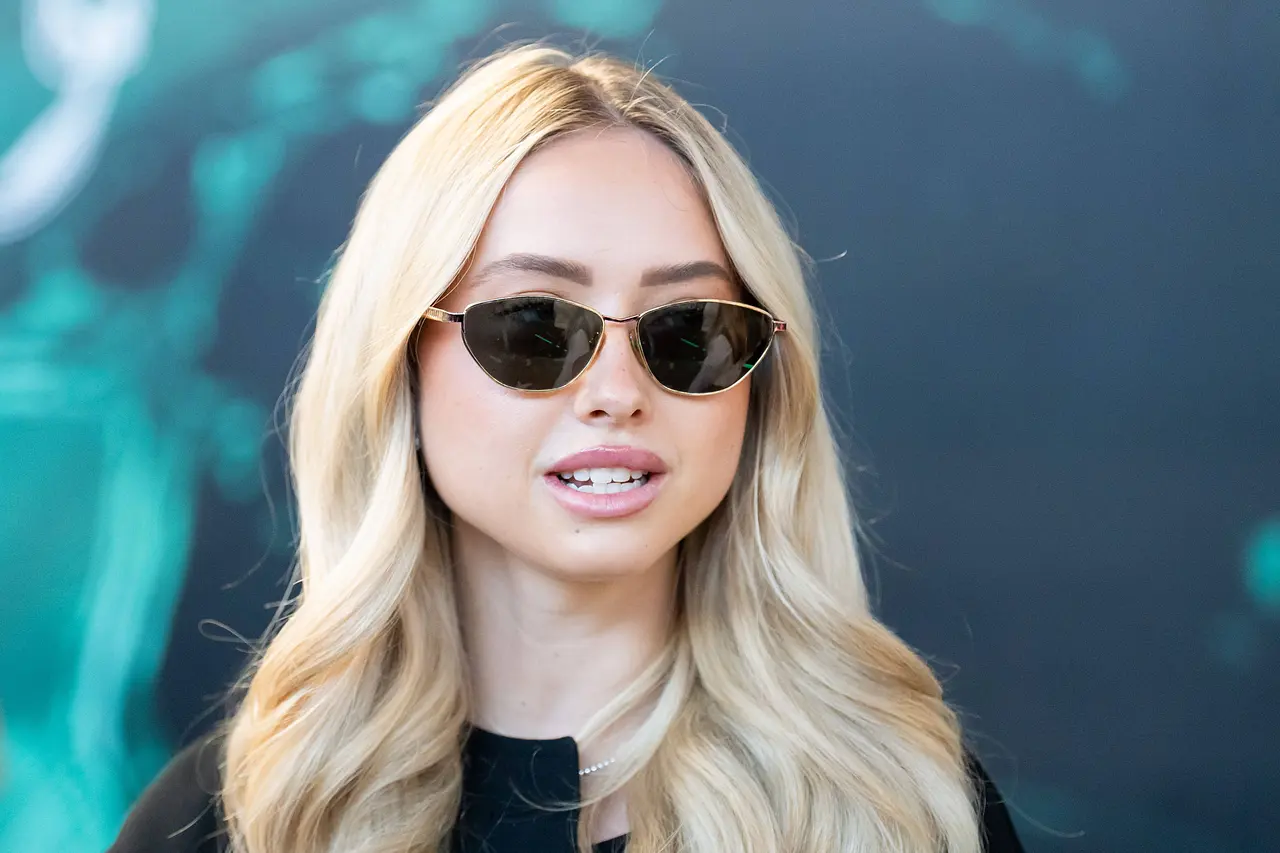 shania-geiss-ueberfall-geissens-imago815800487 Shania Geiss, hier mit dunkler Sonnenbrille und offenen Haaren zu sehen, tut es weh, dass ihre Eltern überfallen wurden. - Foto: IMAGO / Silas Stein