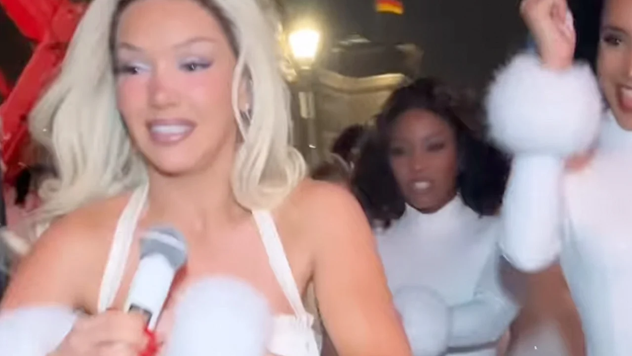 Shirin David vor ihrem Auftritt am Brandenburger Tor in Berlin