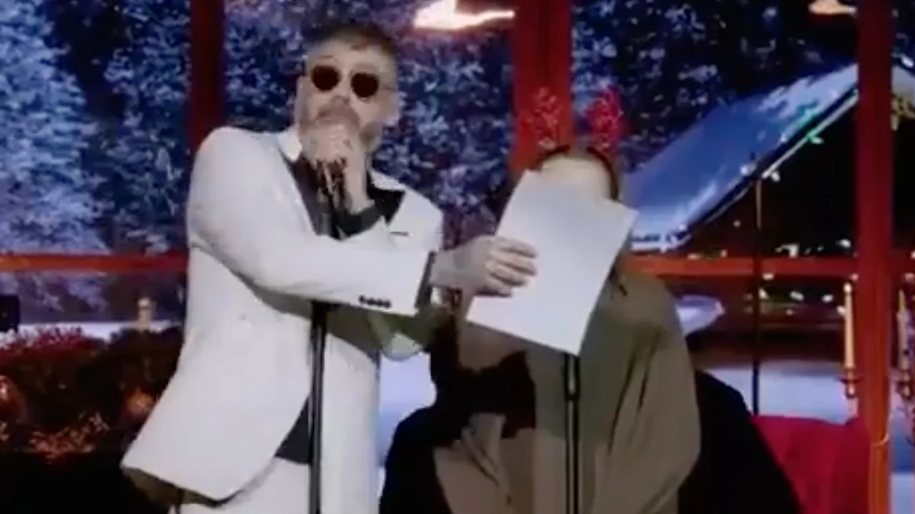 Sido stellt Mädchen bei Weihnachtskonzert bloß Sido stellt Mädchen bei Weihnachtskonzert bloß - Foto: X.com (Screenshot)