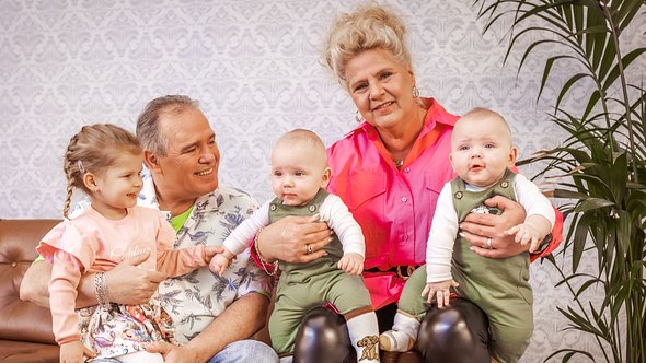 Silvia Wollny, Harald Elsenbast und ihre Enkel - Foto: RTLzwei