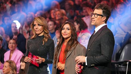 Lets Dance: Simone Thomalla mit den Moderatoren - kehrt sie in die Show zurück? - Foto: RTL / Stefan Gregorowius