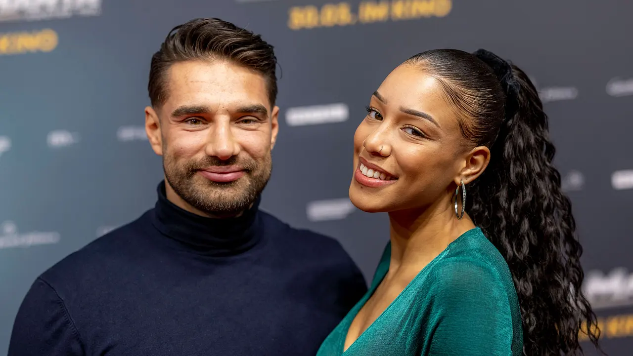 "Sommerhaus"- Aleks Petrovic & Vanessa Nwattu Sommerhaus- Aleks Petrovic & Vanessa Nwattu - Foto: IMAGO / Reichwein