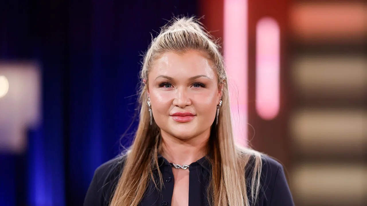 Mit neuem Look: Sophia Thiel Mit neuem Look: Sophia Thiel - Foto: IMAGO / Panama Pictures