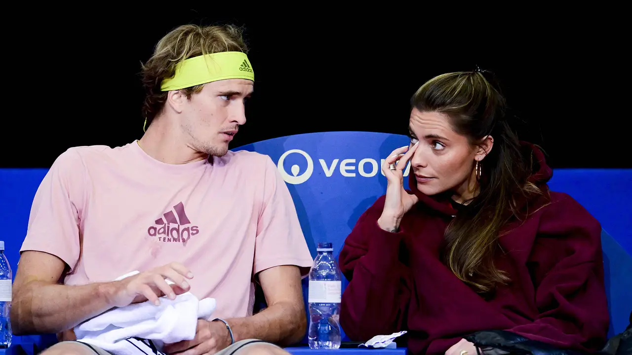 Alex Zverev und Sophia Thomalla Alex Zverev und Sophia Thomalla - Foto: IMAGO / PanoramiC / JBAutissier