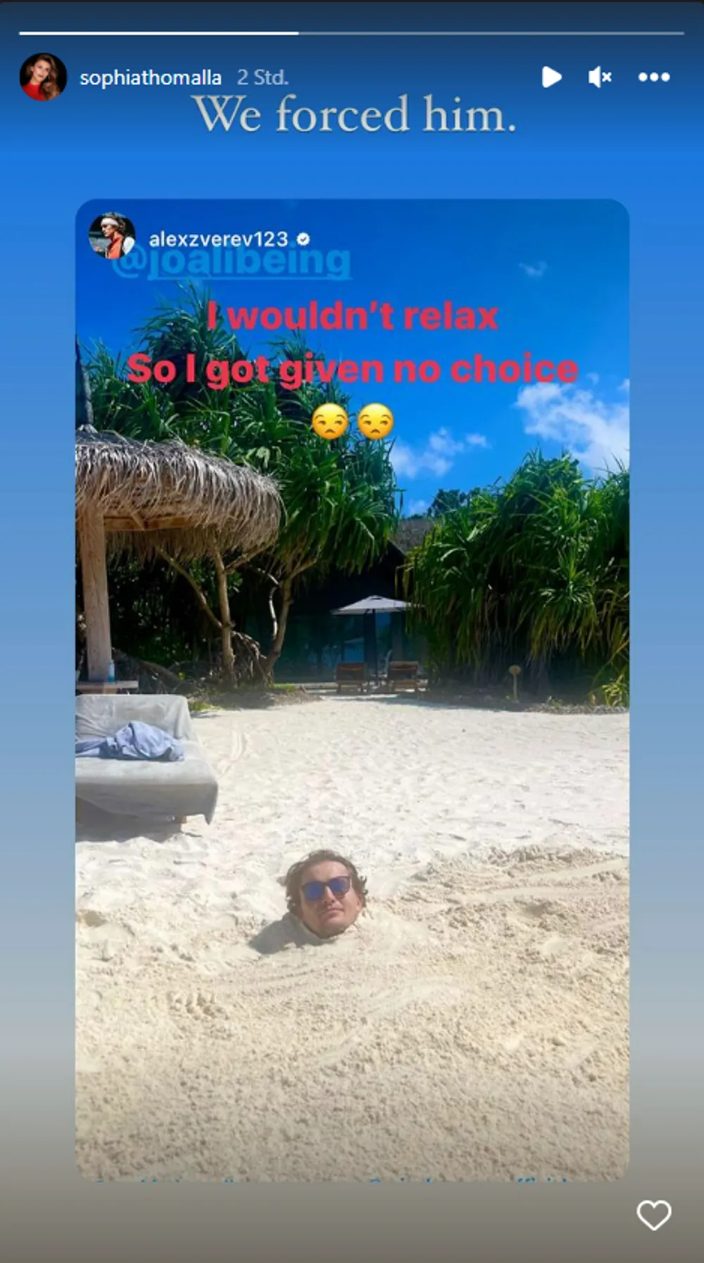 Alexander Zverev von Sophia Thomalla vergraben Alexander Zverev von Sophia Thomalla vergraben