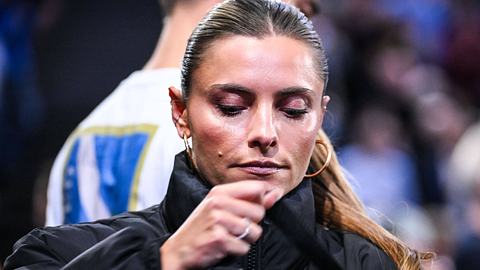 Sophia Thomalla sitzt als Zuschauerin beim Tennis-Turnier - Foto: IMAGO / ZUMA Press Wire