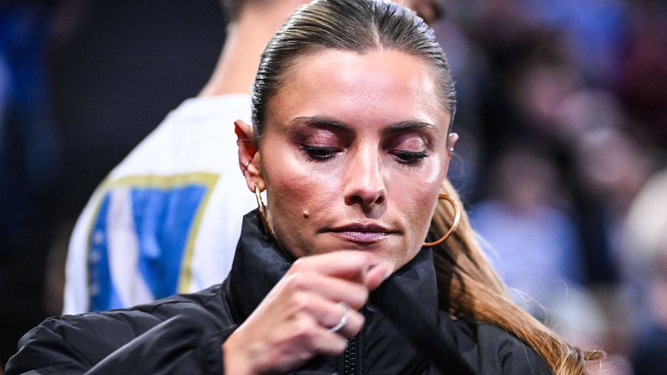 Sophia Thomalla sitzt als Zuschauerin beim Tennis-Turnier - Foto: IMAGO / ZUMA Press Wire
