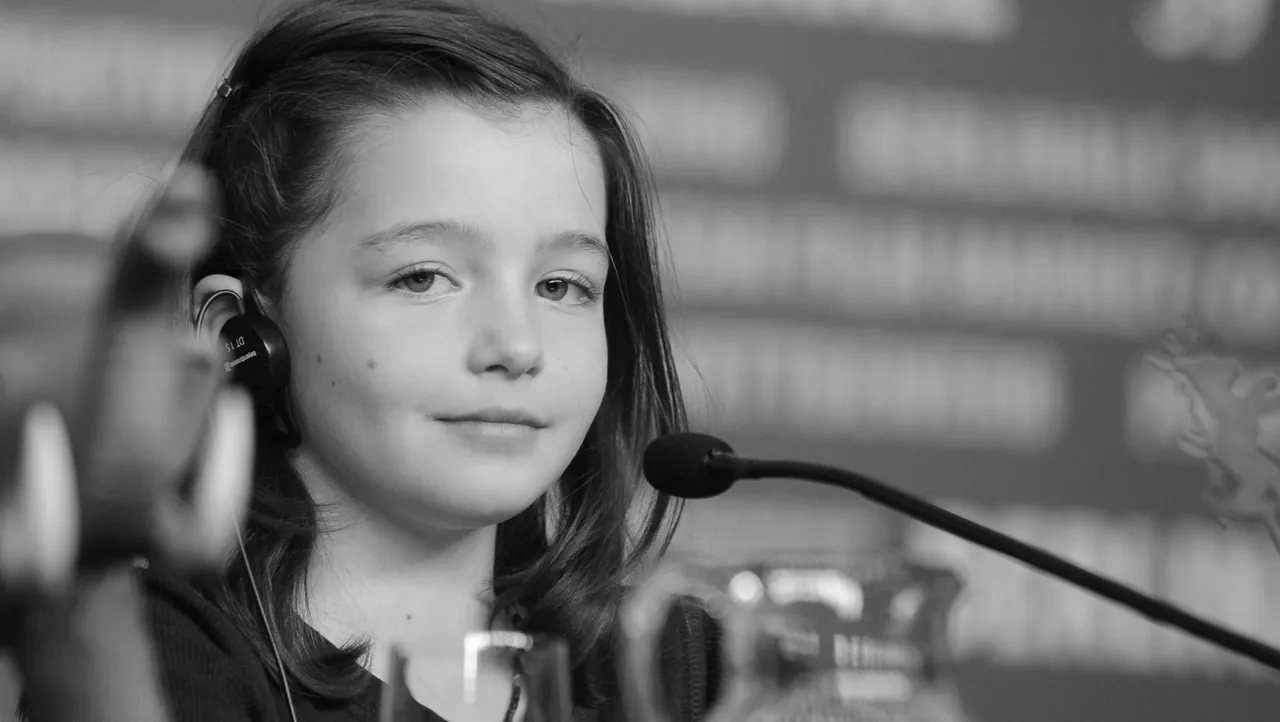 Sophie Nyweide ist verstorben Sophie Nyweide guckt in die Kamera und lächelt leicht - Foto: IMAGO / Seeliger