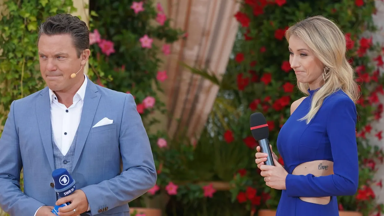 Stefan Mross und Anna-Carina Woitschack Stefan Mross und Anna-Carina Woitschack - Foto: Imago / HOFER