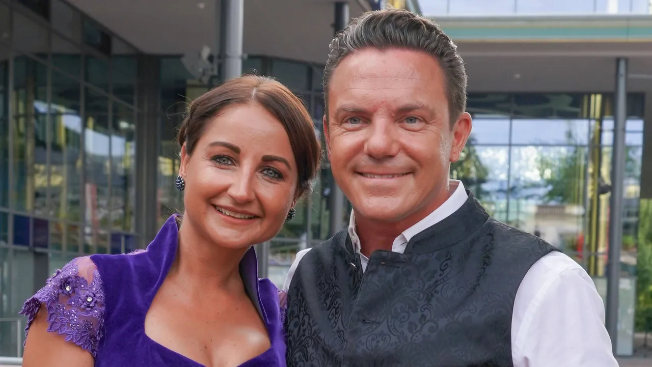 Eva Luginger und Stefan Mross Eva Luginger und Stefan Mross - Foto: IMAGO/ HOFER
