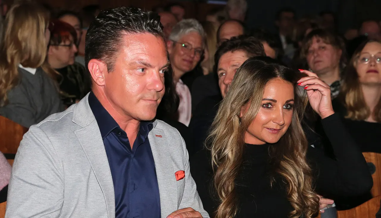 Stefan Mross und Eva Luginger Stefan Mross und Eva Luginger - Foto: Gisela Schober/ Getty Images