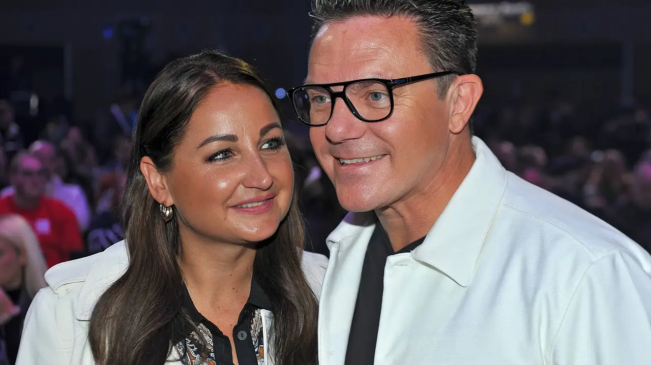 Stefan Mross & Eva Luginger Stefan Mross & Eva Luginger strahlen sich an - Foto: IMAGO / STAR-MEDIA