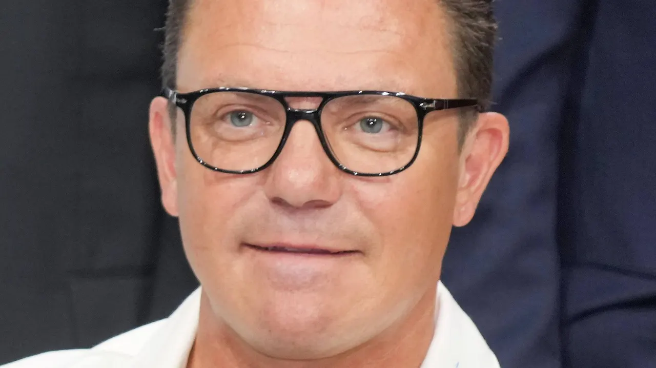 Stefan Mross Stefan Mross blickt in die Kamera - Foto: IMAGO / HOFER