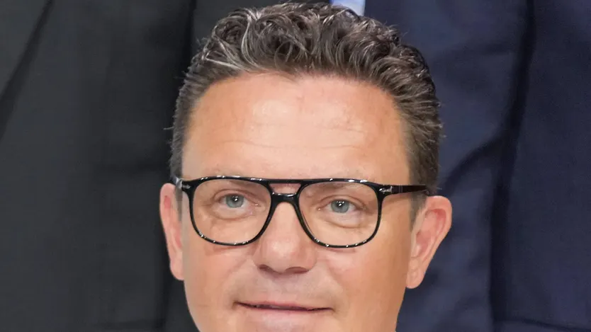 Stefan Mross blickt in die Kamera
