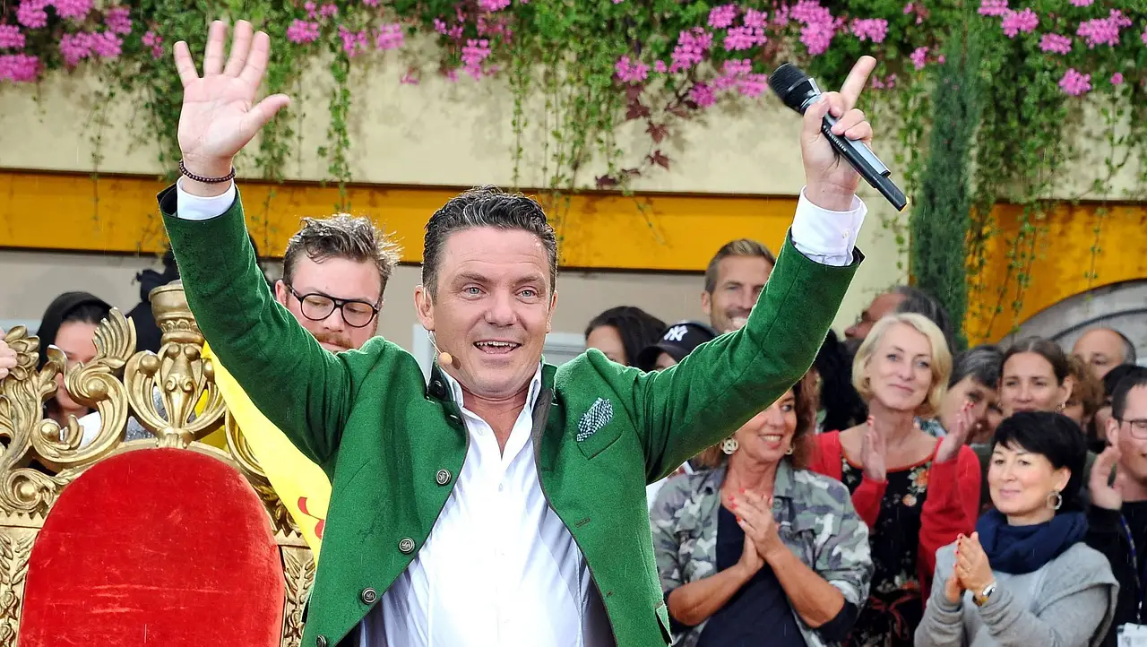 Stefan Mross begeistert die Gäste bei "Immer wieder sonntags" Stefan Mross begeistert die Gäste bei Immer wieder sonntags - Foto: Imago