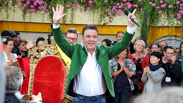 Stefan Mross begeistert die Gäste bei "Immer wieder sonntags"