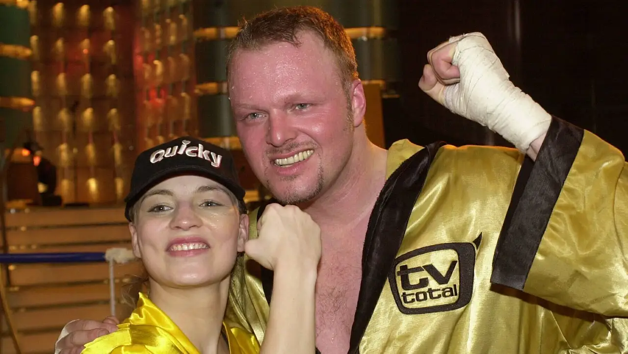 Regina Halmich und Stefan Raab Regina Halmich und Stefan Raab - Foto: IMAGO/ Hermann J. Knippertz