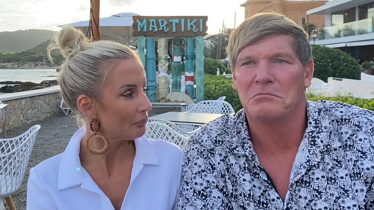 Steff und Peggy auf Mallorca. Steff blickt enttäuscht in die Kamera - Foto: vox
