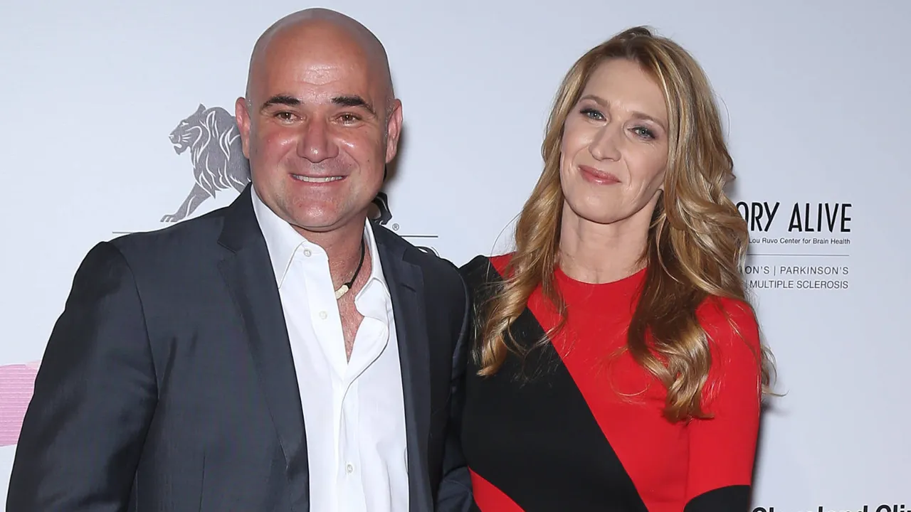 Andre Agassi meldet sich nach Krisengerüchten zu Wort Steffi Graf und ihr Mann Andre Agassi gemeinsam bei einer Gala in Las Vegas - Foto: IMAGO / Newscom / AdMedia