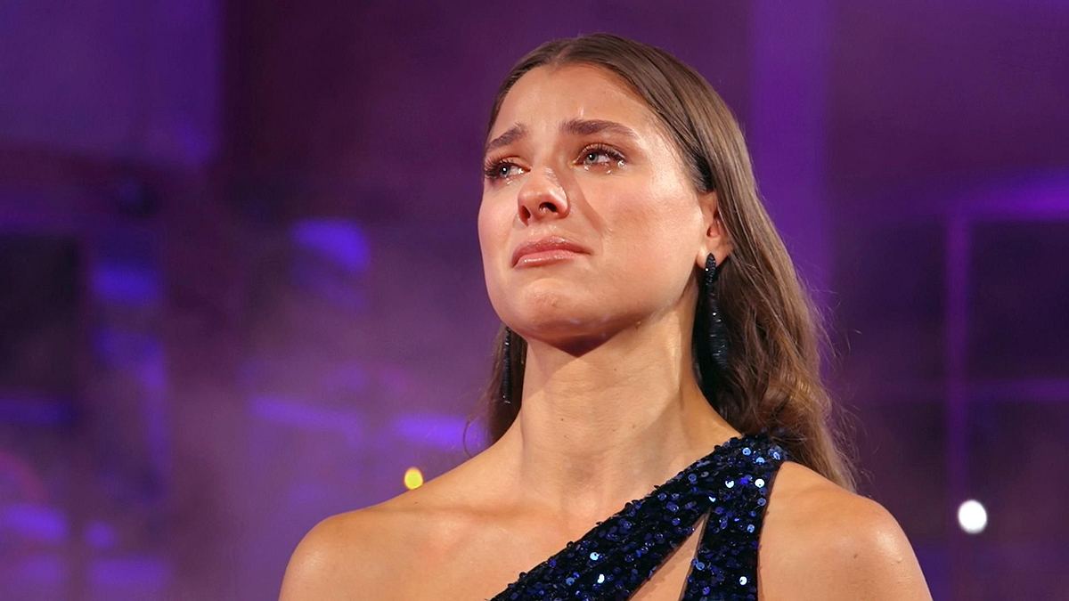 Stella weint im Bachelorette-Finale