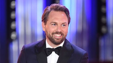 Steven Gätjen moderiert den Bayrischen Fernsehpreis - Foto: Getty Images