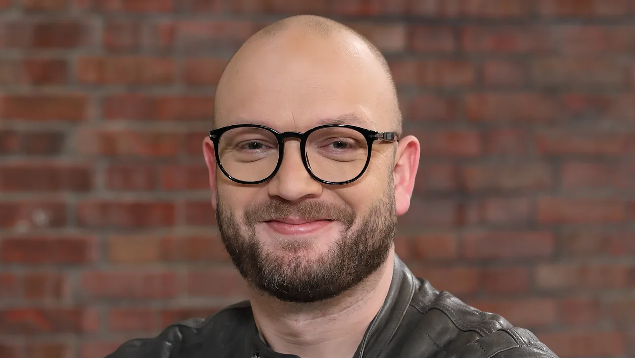 "Bares für Rares"-Star Sven Deutschmanek war krank Bares für Rares-Star Sven Deutschmanek war krank - Foto: ZDF / Frank W. Hempel