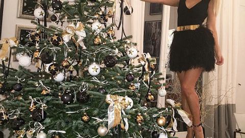 Sylvie Meis schmückt ihren Weihnachtsbaum im Glamour-Outfit - Foto: Instagram/ 1misssmeis