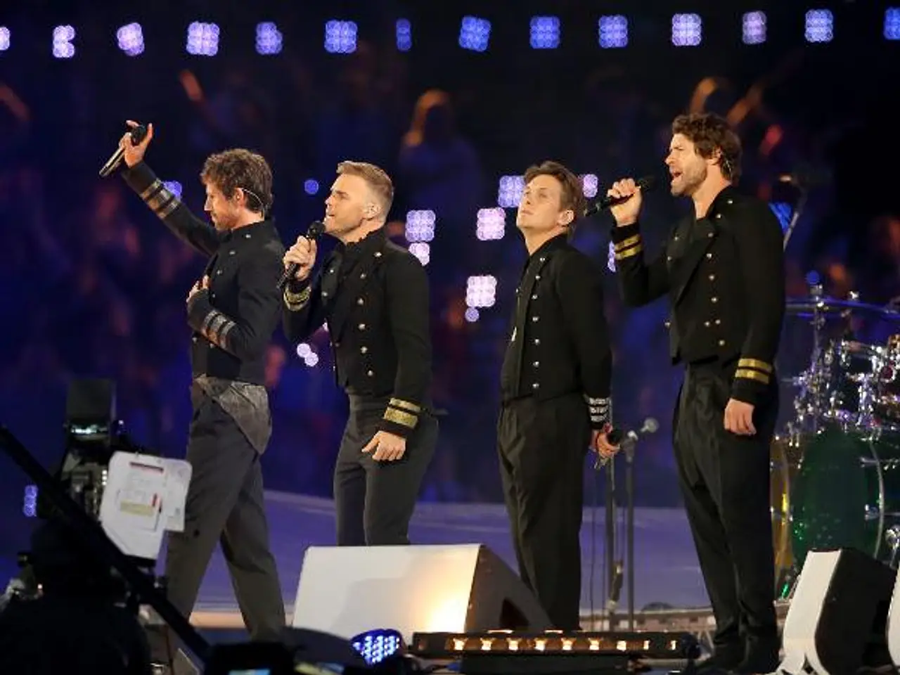 Gary Barlow (2. von links) zog das Konzert trotz seiner Trauer tapfer durch Gary Barlow (2. von links) zog das Konzert trotz seiner Trauer tapfer durch - Foto: GettyImages