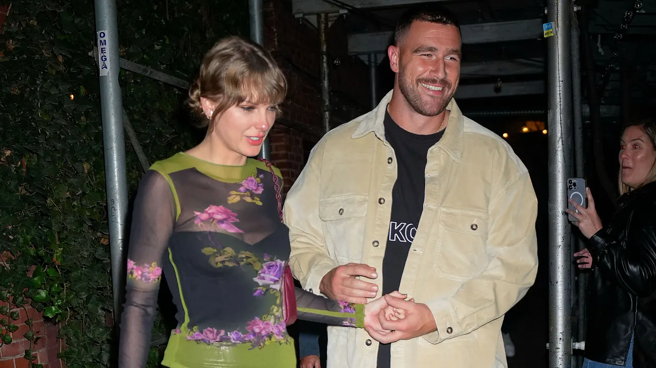 Taylor Swift und Travis Kelce Taylor Swift und Travis Kelce - Foto: GC Images / Gotham / Kontributor