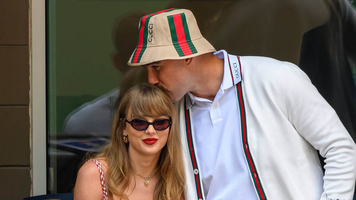 Taylor Swift und Travis Kelce bei einem Tennisspiel